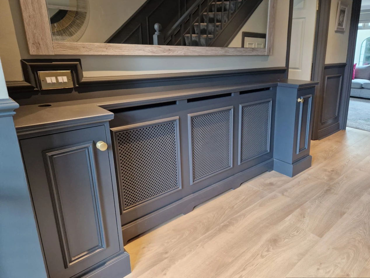 Radiator cover with horizontal slats